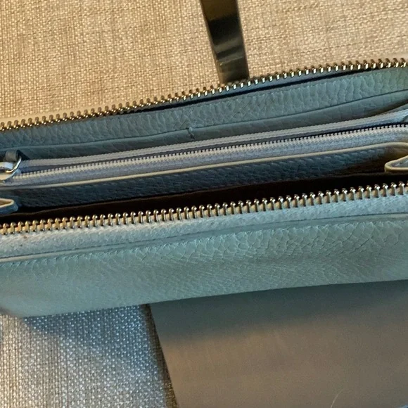 Gucci Pale Green Leather Zip Wallet with Tassel - Picture 7 of 14